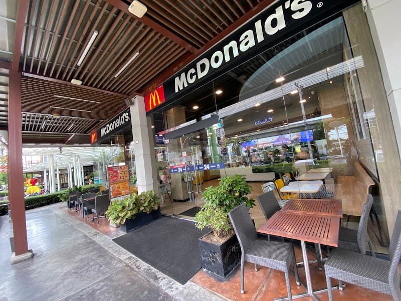 McDonald's The Nine Center Rama
