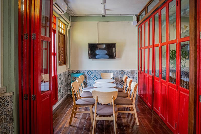 Newtro Cafe กาแฟ ขนมหวาน โทสต์ เค้ก อาหารเช้า