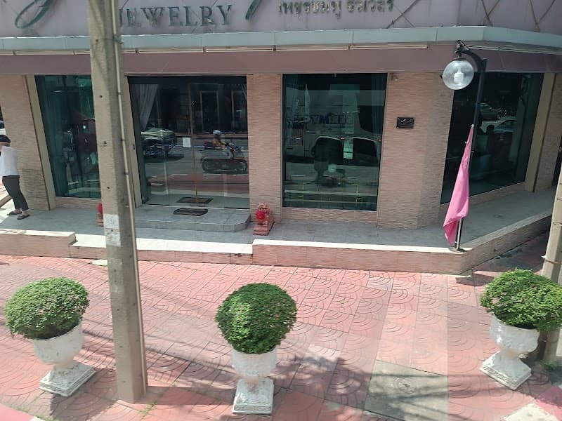 Petchchompoo Jewelry