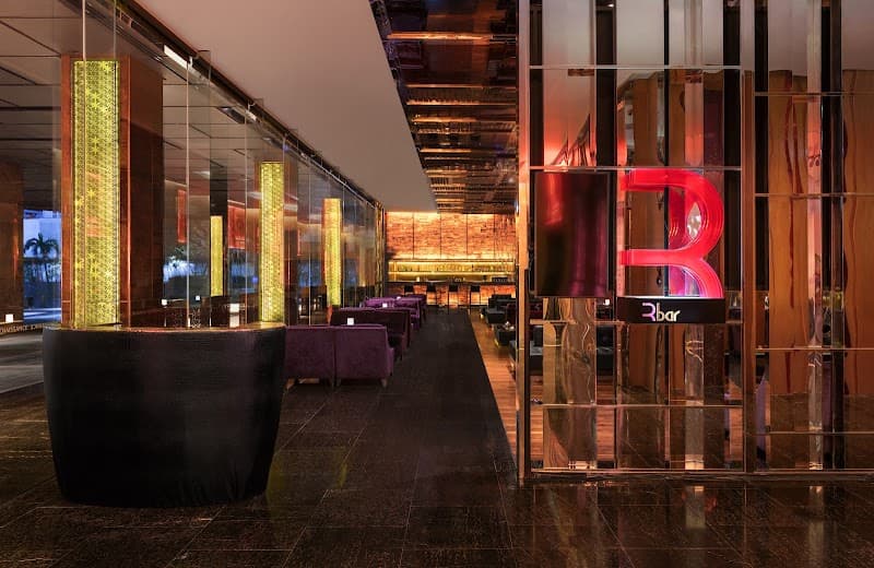 R Bar at Renaissance Bangkok Ratchaprasong Hotel