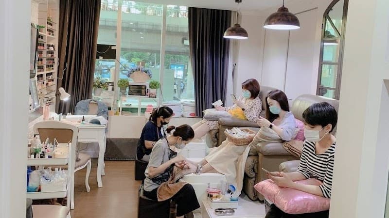 Rainbow Nails สาขาอนุสาวรีย์ชัยสมรภูมิ