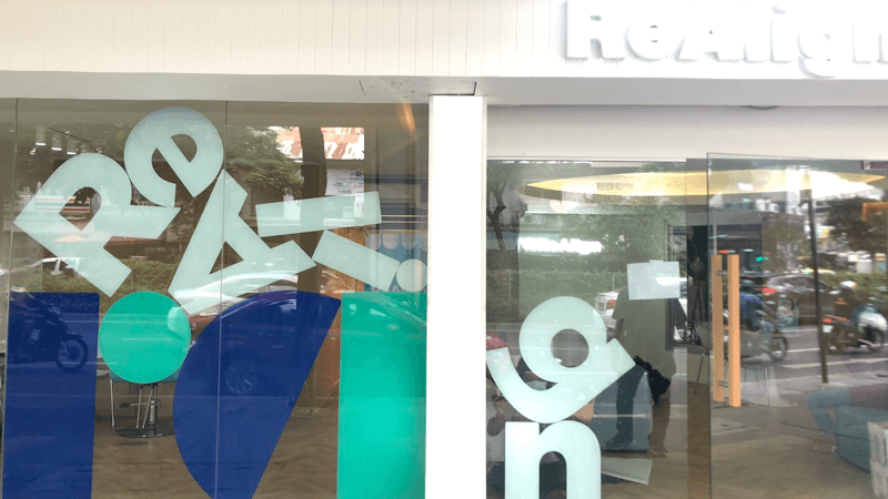 Resmile Dental Thonglor คลินิกจัดฟันใสเฉพาะทาง