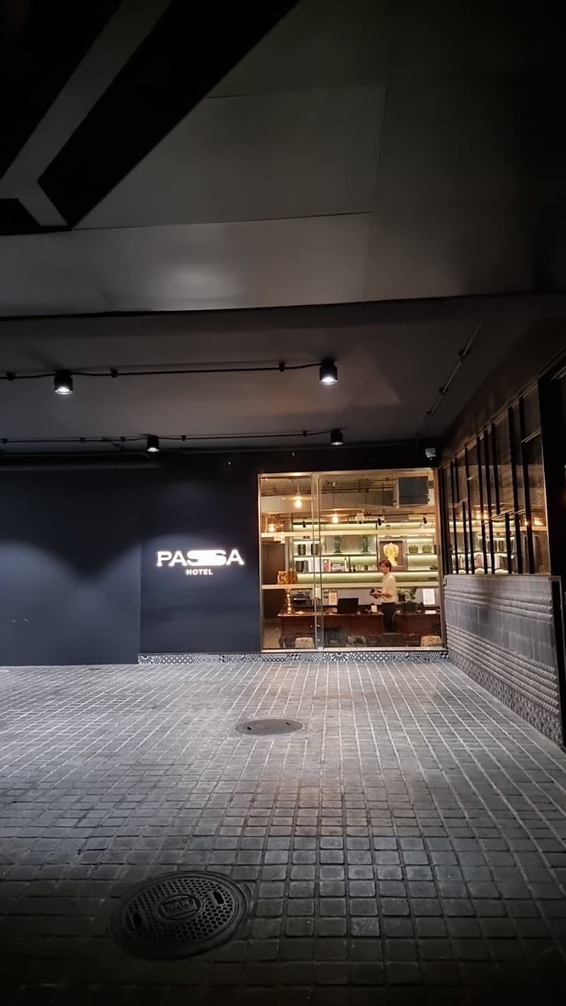 ROGUE AFFAIR Cocktail Bar