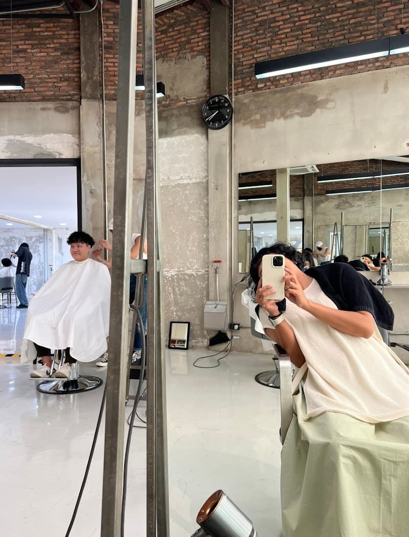 ROOFHAIR SIAM SQUARE