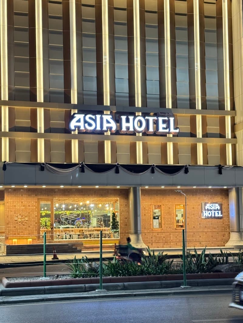 Roots at Ratchathewi