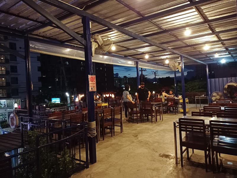 เรือโป๊ะ Seafood โดยแสนสมบูรณ์