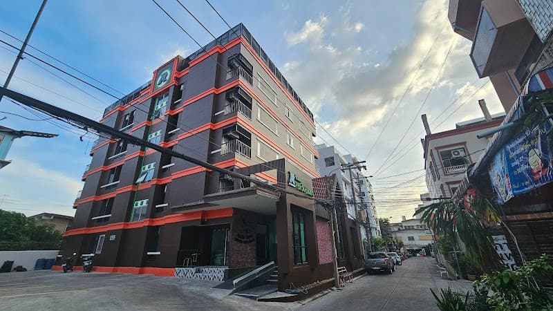 Seven Ratchada Hotel