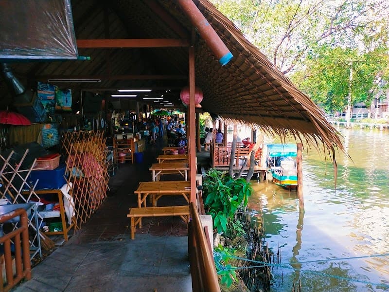 Song Khlong Floating Market (Wat Talingchan)