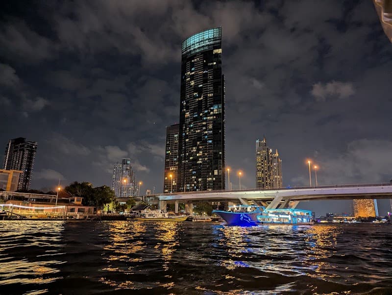 Suphakarn Shopping Center