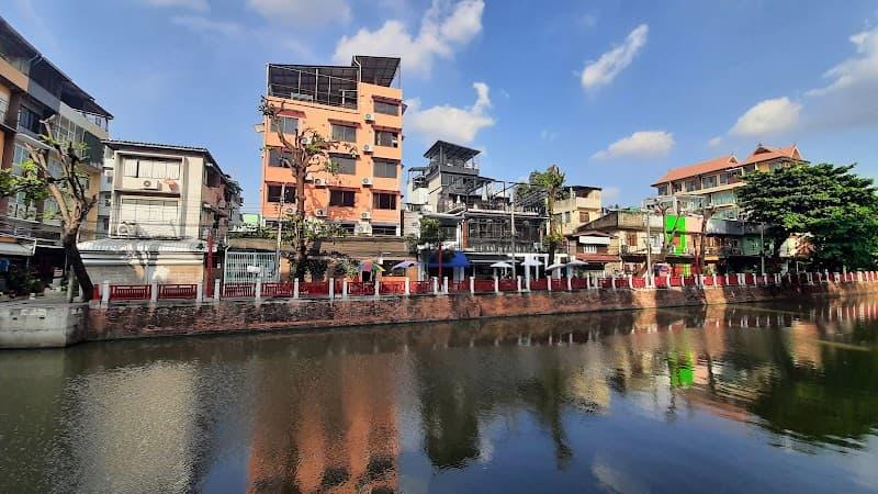 The_Lol Elephant Hostel