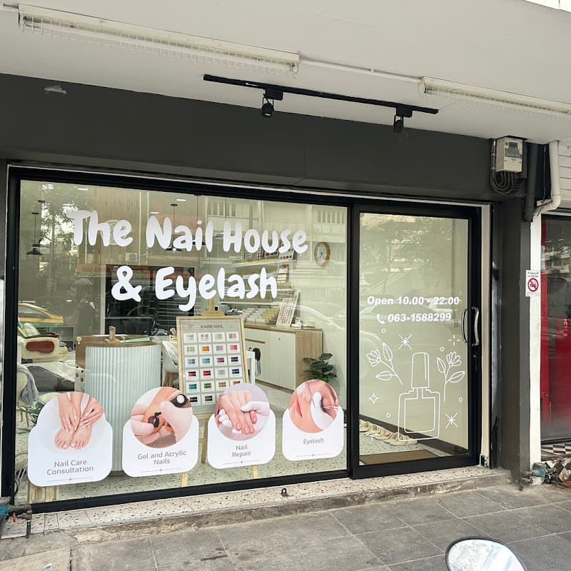 The Nail House & Eyelash (BTS Phayathai Exit 2)