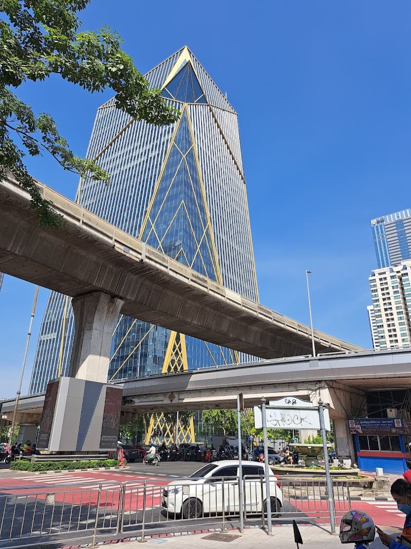 The Quarter Bangkok Poshtel & Coworking