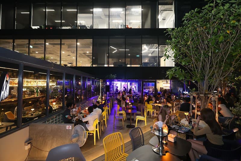 Throwback.bkk Rooftop Bar