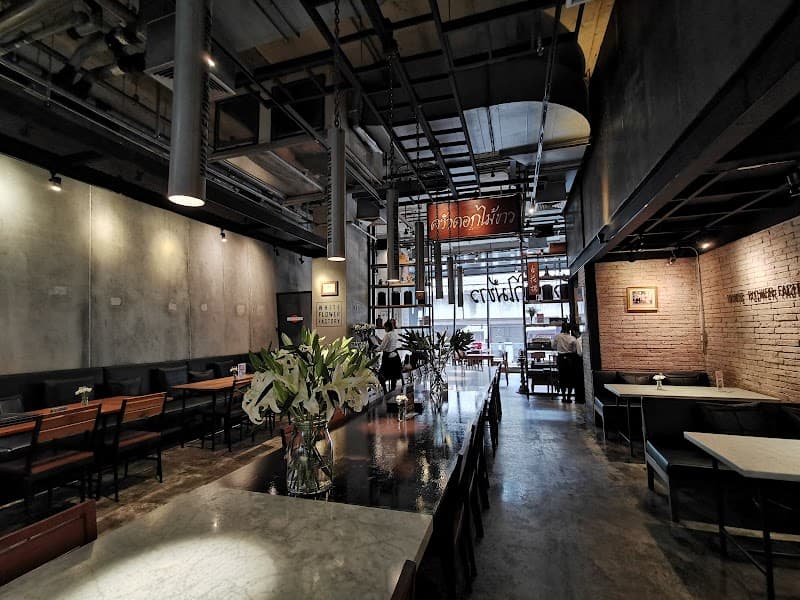 White Flower Factory - ครัวดอกไม้ขาว