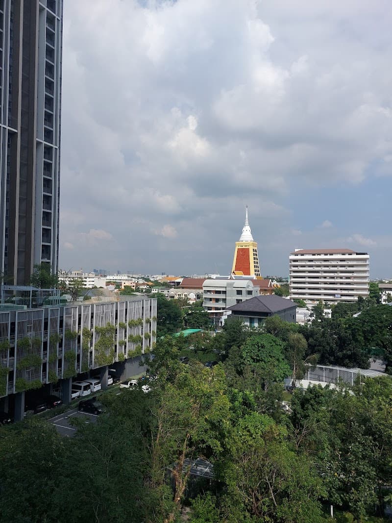 Whizdom Essence Sukhumvit