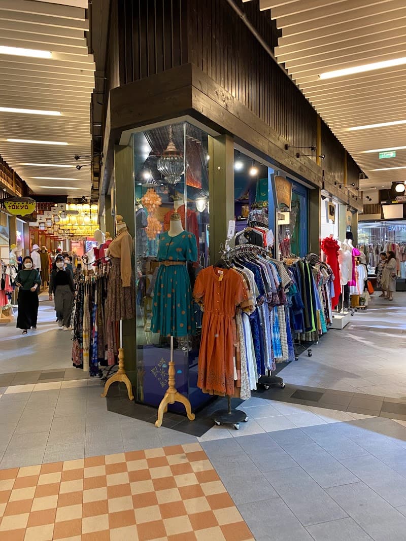 Women's Vintage Clothing by Sugar Cream Vintage