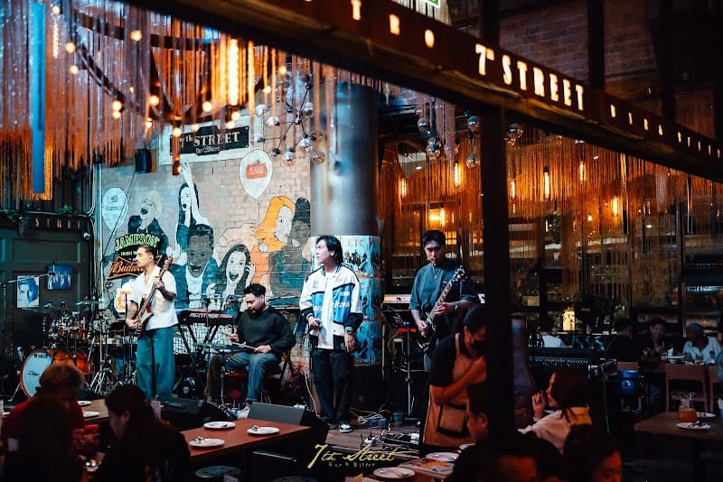 7th Street Bar & Bistro photo 8