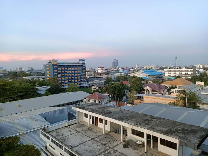 B32 Apartment