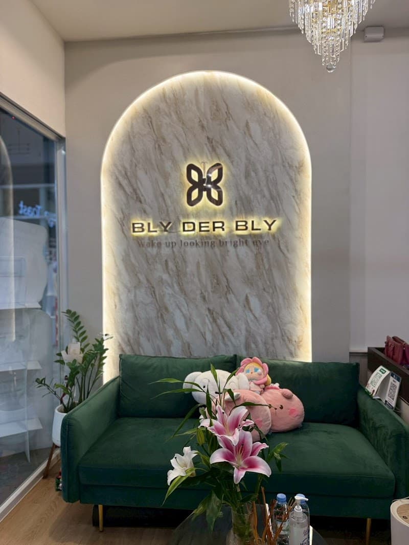 BLYDERBLY สุขุมวิท ลบรอยแตกลาย แก้ผมร่วง ผมบาง แผลเป็น สักนมชมพู ฝังสีปาก อ่อนนุช HABITO MALL T77