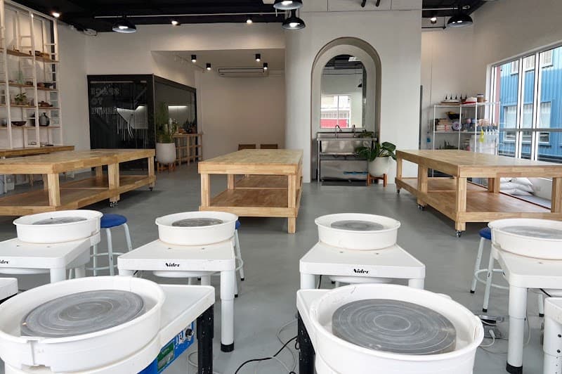 Clay Circle BKK ( Pottery / Ceramic /Wheel Throwing / Team building activities/ Workshop/ ปั้นเซรามิก)