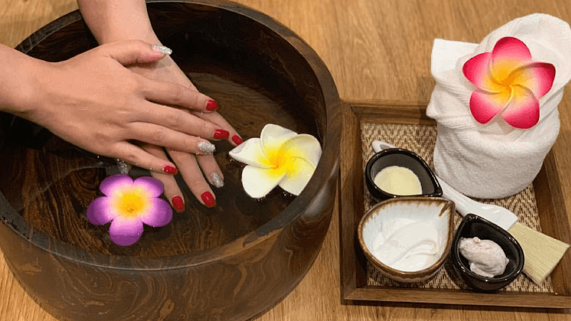 Deluxe massage Therapy ( Bts Phayathai exit2)