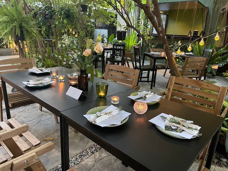 Earth House | Restaurant | Wine Bar