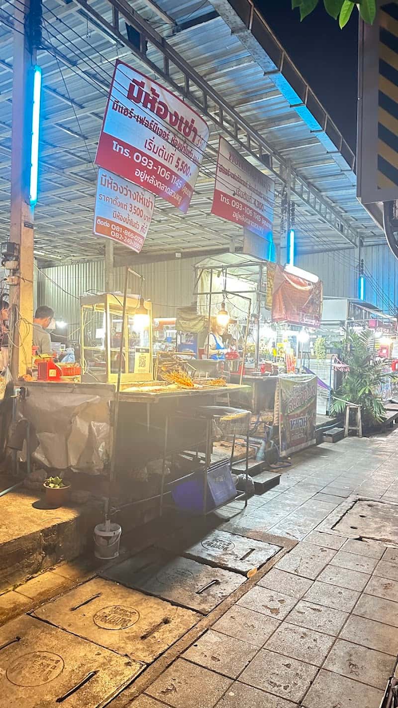 Food court 572