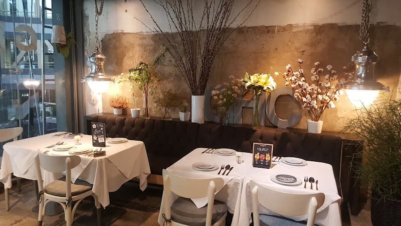 Greyhound Café Siam Center