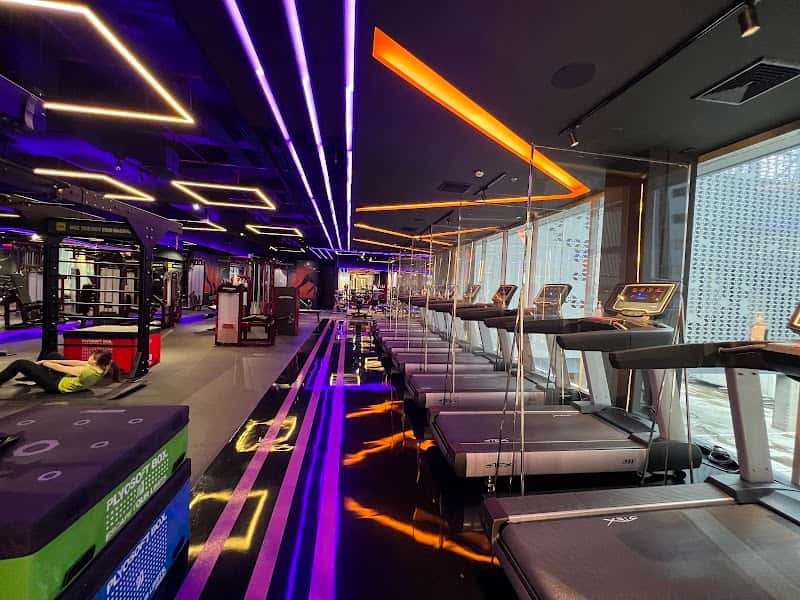 Gym Monkey - Thaniya Plaza Silom (BTS Sala Daeng)