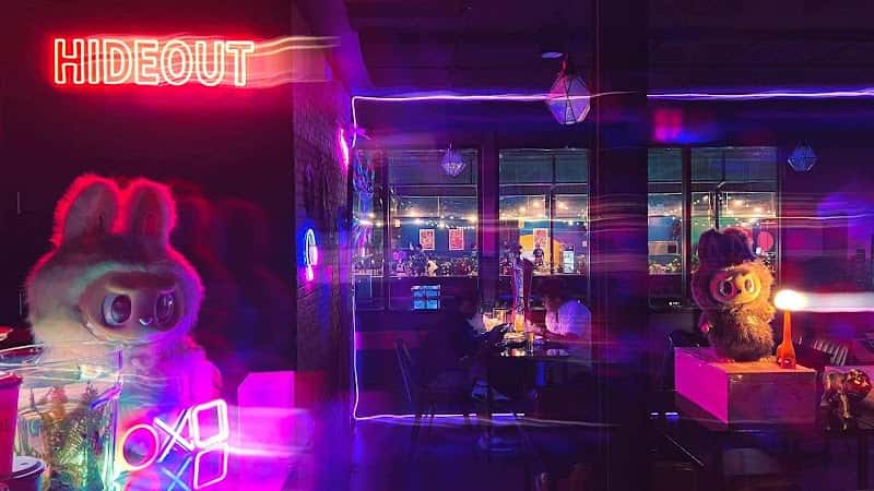 Hideout The Hub Phahol - Ari