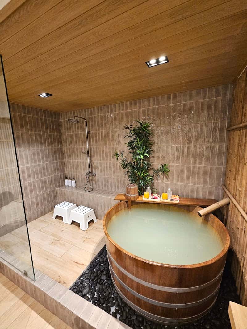 Riraku Onsen & Spa