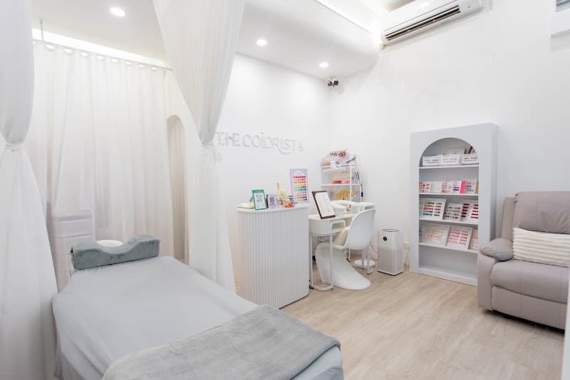 The Colorista Ari Branch ต่อขนตา ทำเล็บ อารีย์