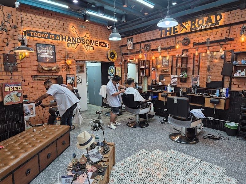 The road barbershop ASOKE สาขา2