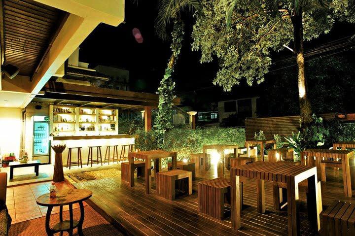 Wolf's Den Bar & Restaurant